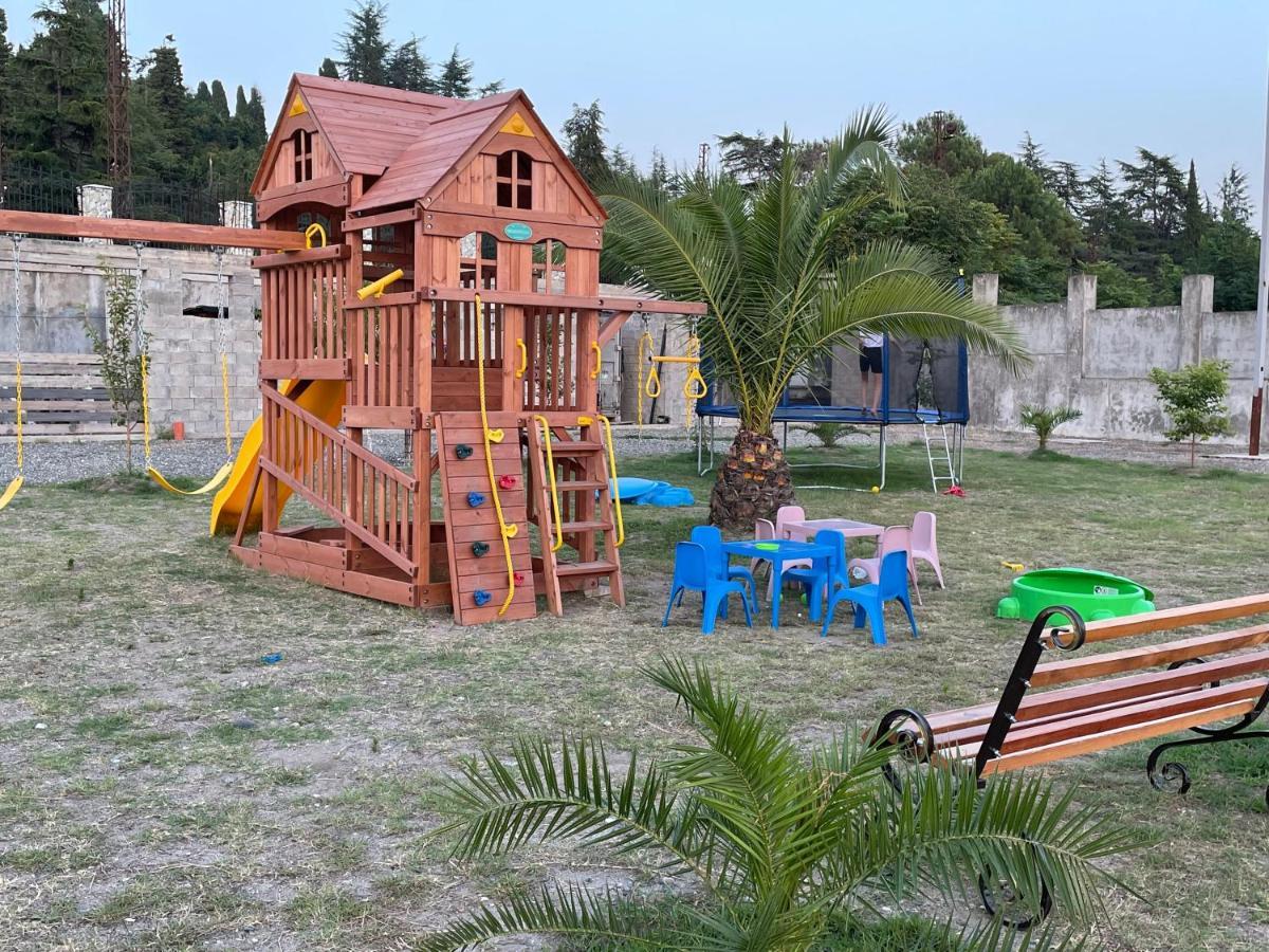 Hotel Black Sea Suchumi Zewnętrze zdjęcie