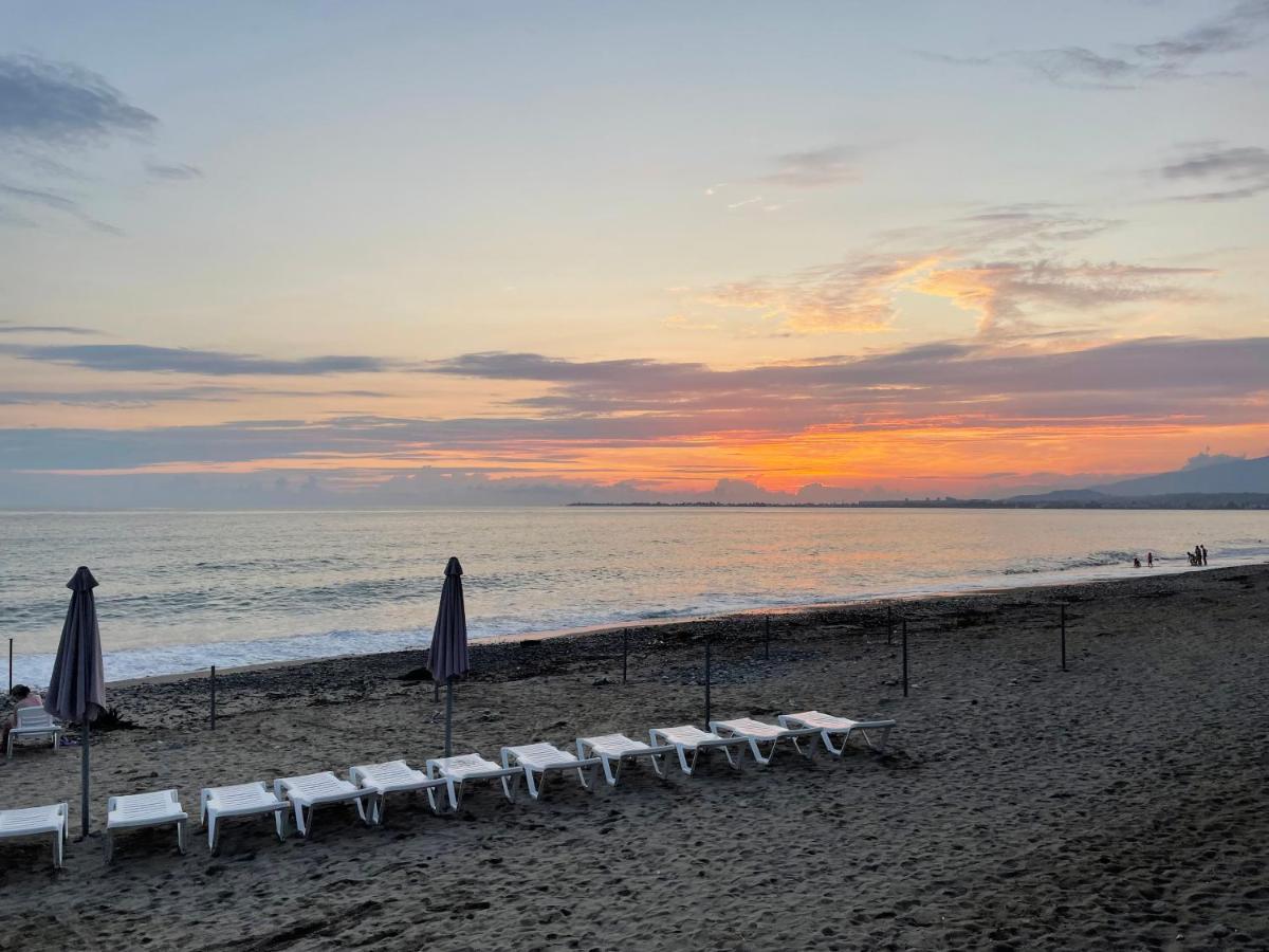 Hotel Black Sea Suchumi Zewnętrze zdjęcie